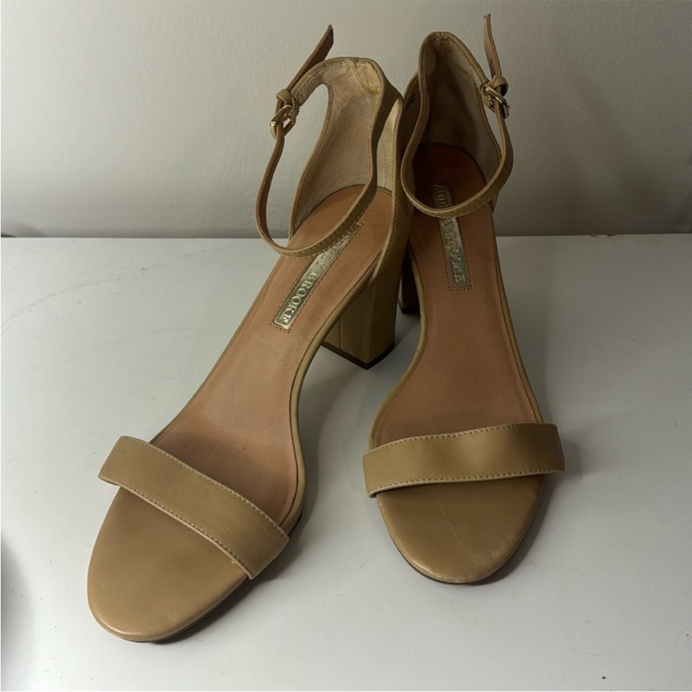 ⛱️Audrey Brooke - Nude Leather Block Heel Sandals - 10